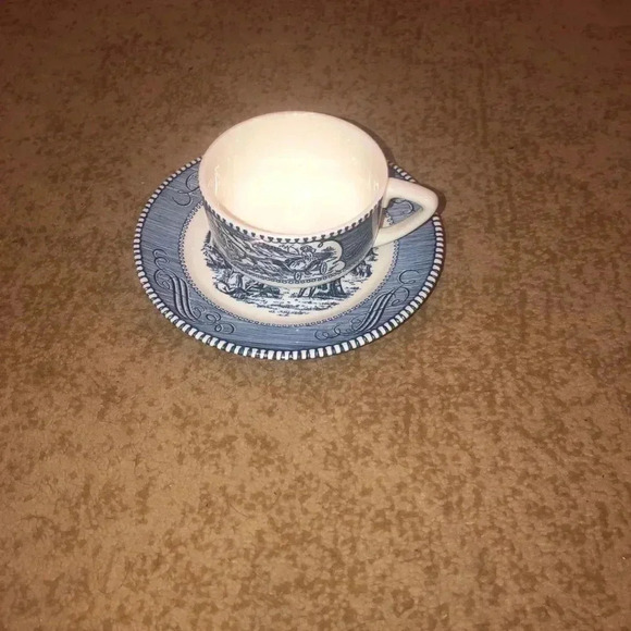 No brand cup and saucer blue and white - Picture 2 of 2